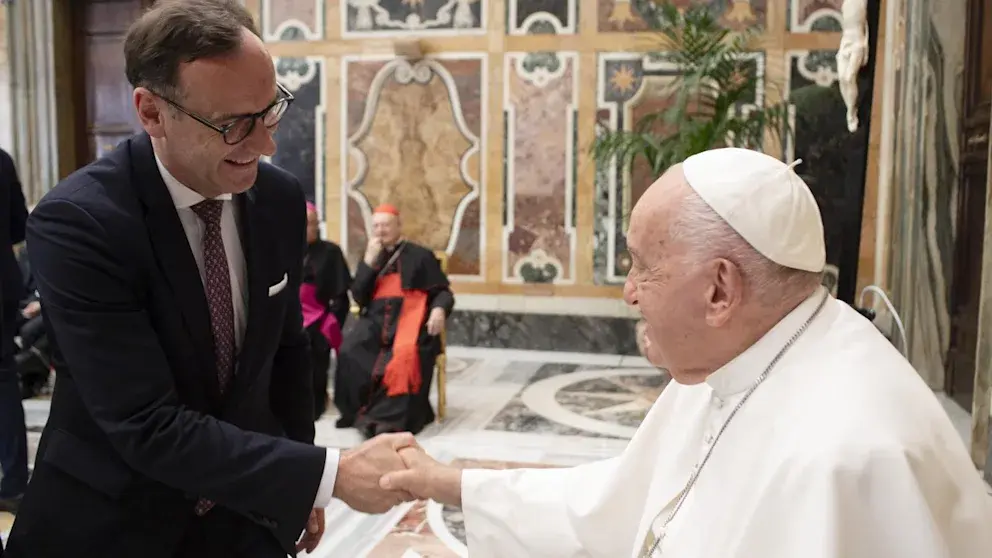 Markus Pflitsch, CEO & Founder of Terra Quantum meets Pope Francis at the AI Conference at the Vatican